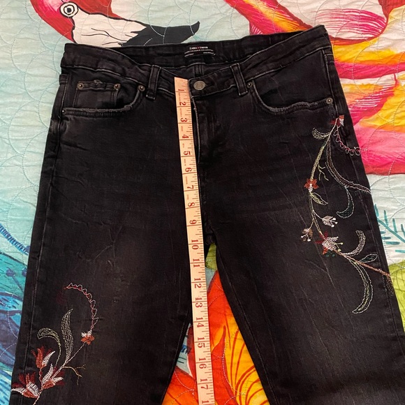 NWOT Zara Black Floral Embroidered Raw Hem Skinny Jeans Waist 15”. - Picture 8 of 13